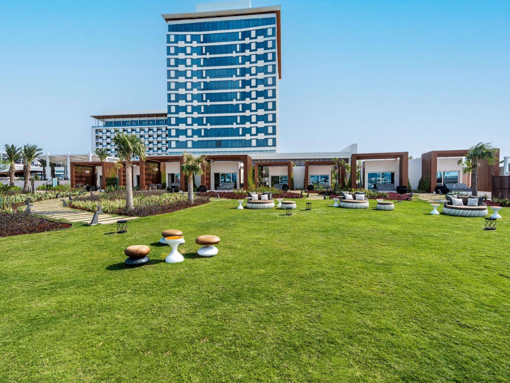 Rixos Gulf Hotel Doha Exterior photo The hotel's grounds